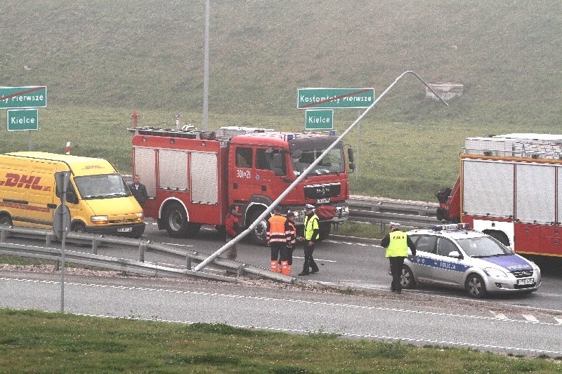 Wypadek na drodze numer 74 koło Kielc