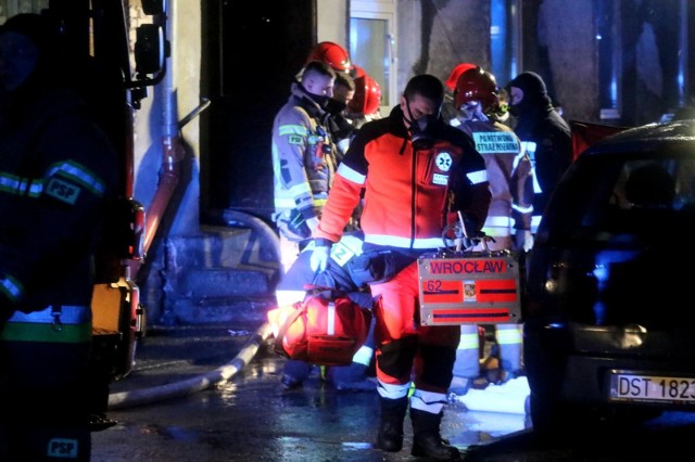 Tragedia we wsi koło Skierniewic.W Lniśnie w gminie Godzianów doszło dzisiaj, 14 marca, do tragedii. Jedna osoba nie żyje, druga została zabrana do szpitala. Sprawą śmierci, do której doszło w jednym z domów we wsi zajmie się policja. CZYTAJ DAELJ >>>>zdjęcie ilustracyjne