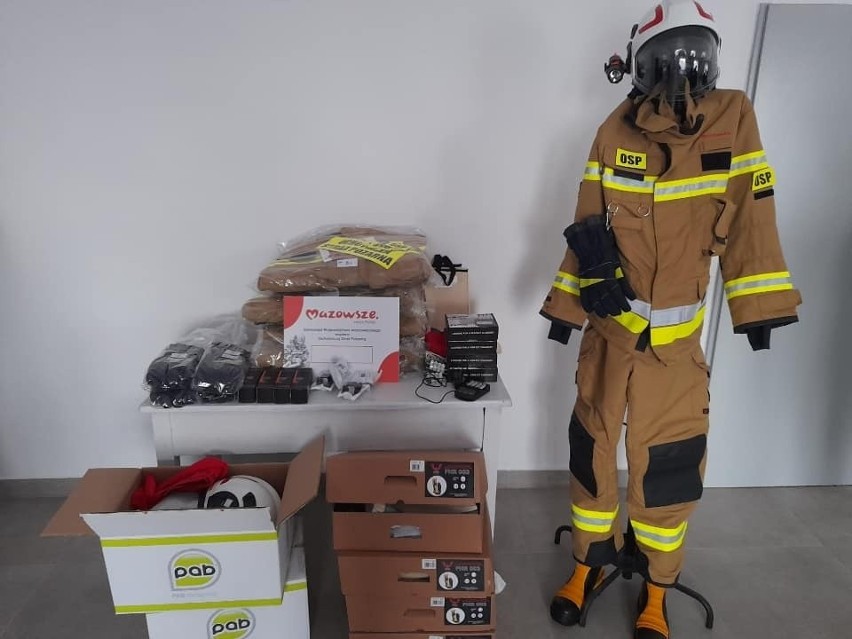Strażacy z Dęby w gminie Przytyk, otrzymali sprzęt do akcji ratowniczych