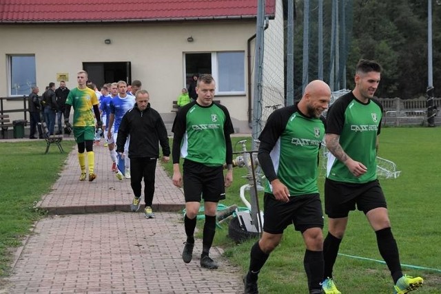 Piłkarze Olimpii Pogoń Staszów podejmują lidera - Orlicz Suchedniów.