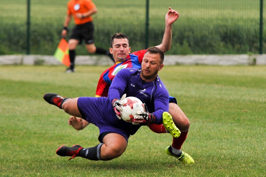 4. liga piłkarska. Starowice - Unia Krapkowice 7-1