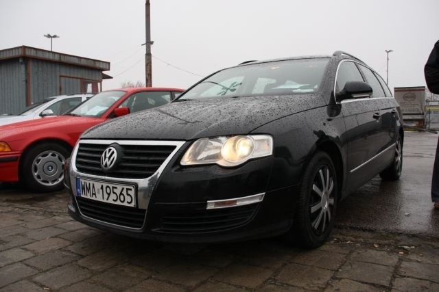 VW Passat, 2006 r., 2,0, klimatyzacja, elektryczne szyby, wspomaganie kierownicy, centralny zamek, ABS, ESP, nawigacja, tempomat, komputer pokładowy, 20 tys. 400 zł;