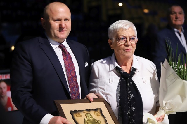 Prezes Polskiego Związku Bokserskiego Grzegorz Nowaczek i Irena Drogosz, żona "Czarodzieja Ringu" Leszka Drogosza, patrona memoriału.