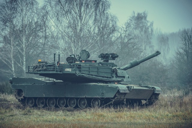Czołg produkcji amerykańskiej Abrams. Polska kupiła 116 takich czołgów, co najmniej jeden z nich zostanie przywieziony do Radomia na Air Show. Na kolejnych slajdach zobacz sprzęt wojskowy, który będzie można zobaczyć podczas tegorocznego Air Show.