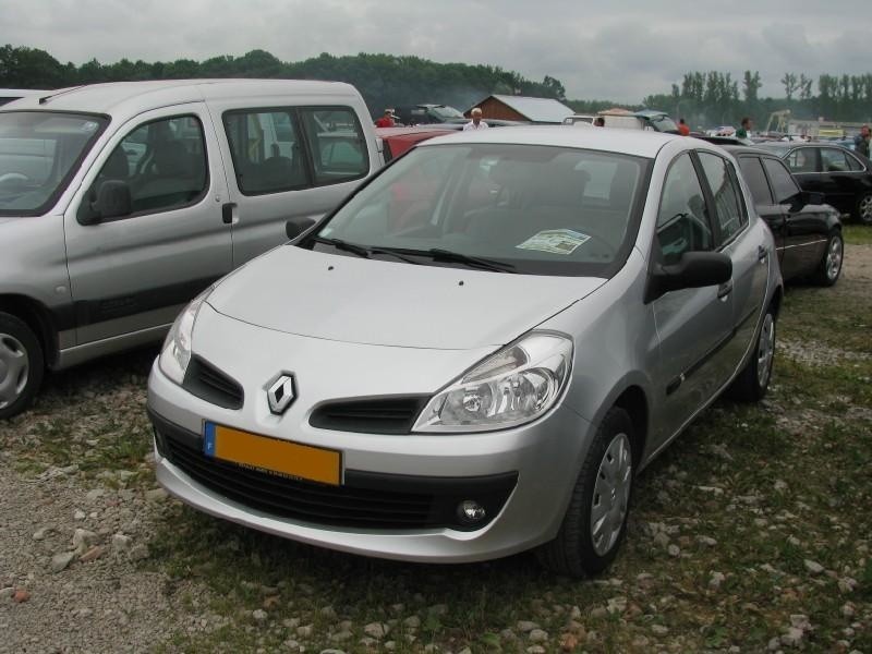 23. Renault clio III...