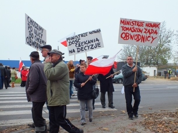 W 2013 roku mieszkańcy Tomaszowa wyszli na ulicę i przez dwie godziny blokowali ruch na krajowej 17-stce