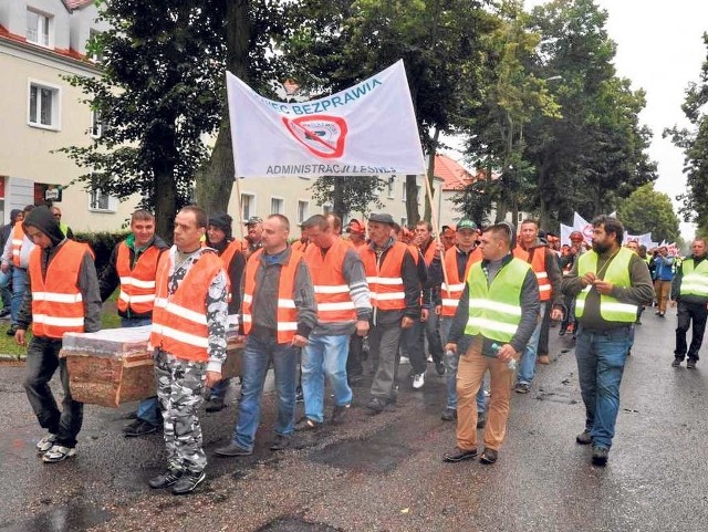 W lipcu pracownicy prywatnych firm leśnych zorganizowali w Szczecinku protest. Domagali się m. in. wyższych stawekza tzw. roboczogodziny, chcieli zmian warunków zlecania robót leśnych 