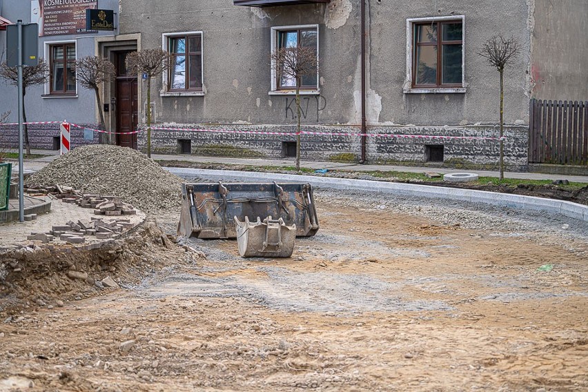 Nowy Sącz. Trwają prace przy budowie nowego ronda na ul. Kunegundy. Kiedy zakończenie prac? [ZDJĘCIA]