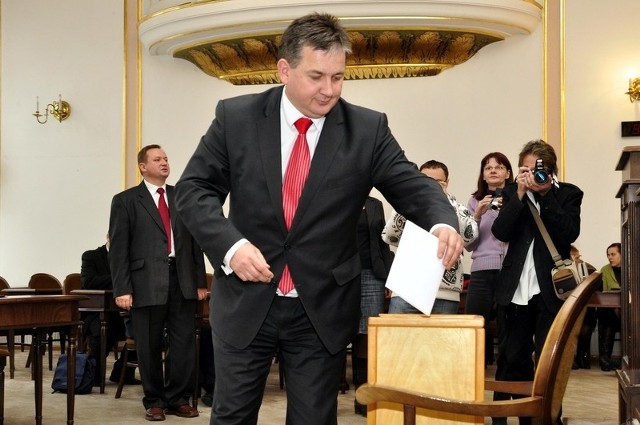 Dariusz Wójcik po głosowaniu został przewodniczącym radomskiej Rady Miejskiej.
