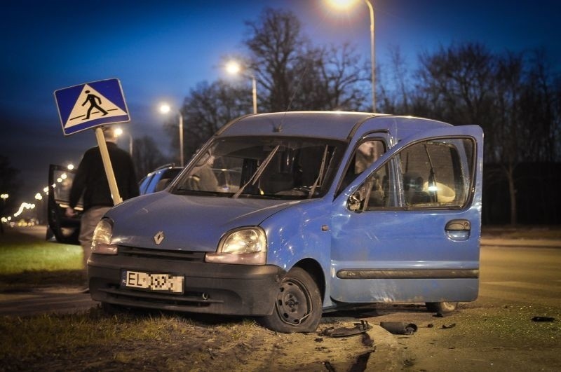 Wypadek na skrzyżowaniu ulic Lodowej i Dąbrowskiego