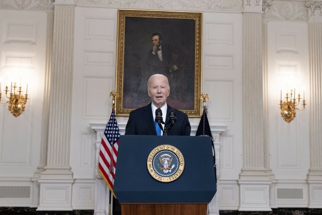 Joe Biden poinformował, że Biały Dom rozważa, jakie kroki można jeszcze podjąć wobec Moskwy.