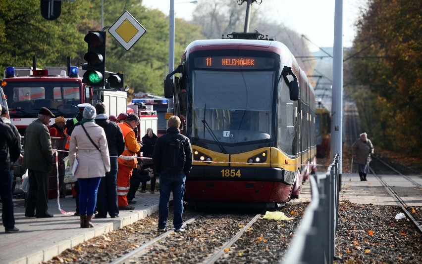 Wypadek na Zgierskiej. Pieszy potrącony przez tramwaj [ZDJĘCIA+FILM]