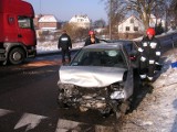 Czołowe zderzenie opla z volkswagenem w Miastku