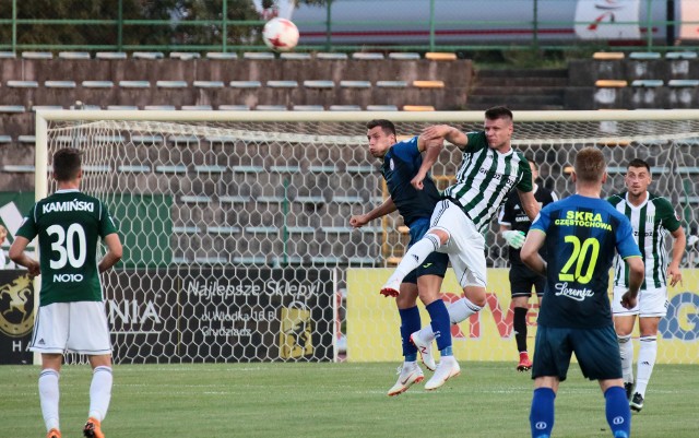 Dziś piłkarska środa w regionie. Grają w I i II lidze oraz w Pucharze Polski. Oto nasz przewodnik gdzie warto udać się na stadiony.