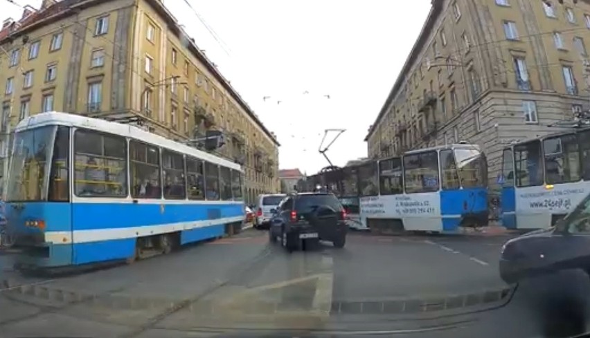 Wykolejenie tramwaju w centrum. Potężne utrudnienia