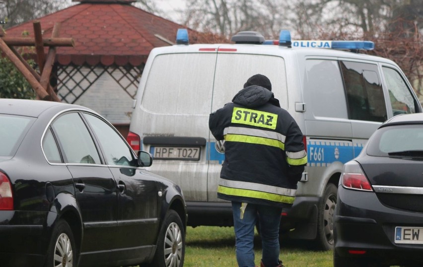 Tragedia we wsi Kamionka. Zginął mężczyzna przygnieciony ciągnikiem rolniczym. Śmiertelny wypadek koło Wielunia 13.12.2020