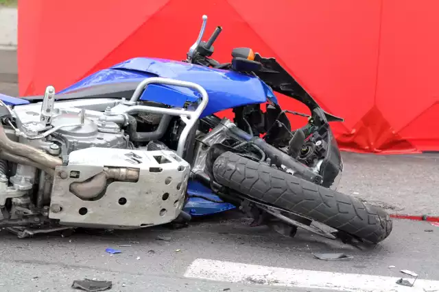 Wypadek motocyklisty w Kamieńcu Wrocławskim 8.07.2015. 35-letni mężczyzna zginął na miejscu