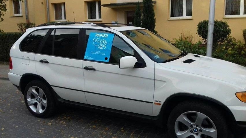 Kierowca niemieckiego SUV-a dostał od panów ze śmieciarki...