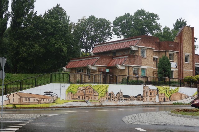 Mural w centrum przesiadkowym w Mikołowie