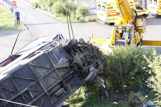 Wypadek pod Dreznem na A4. Zmarła 11 ofiara wypadku polskiego autokaru i busa [ZDJĘCIA]