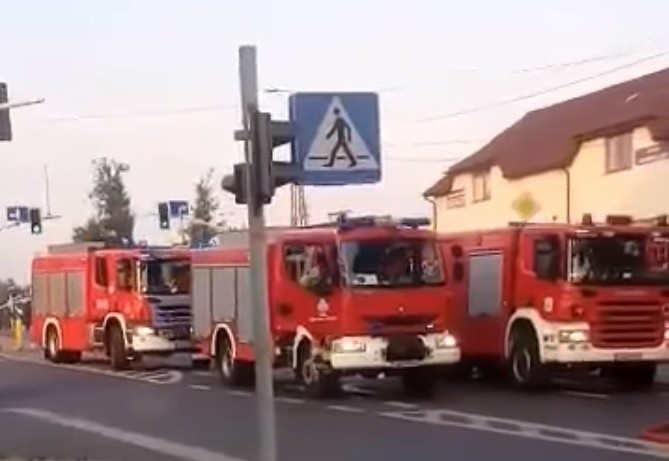 Dym z płonącego budynku w Rydułtowach można było dostrzec z...