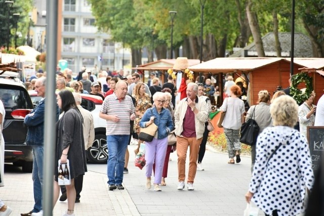 Raport demograficzny dla miasta i gminy Busko-Zdrój za 2022 rok w porównaniu do poprzednich lat. >>>Więcej na kolejnych slajdach 