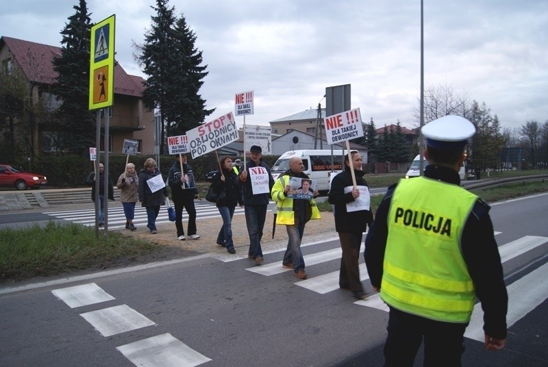 Protest przeciwko planowanej obwodnicy Olkusza.