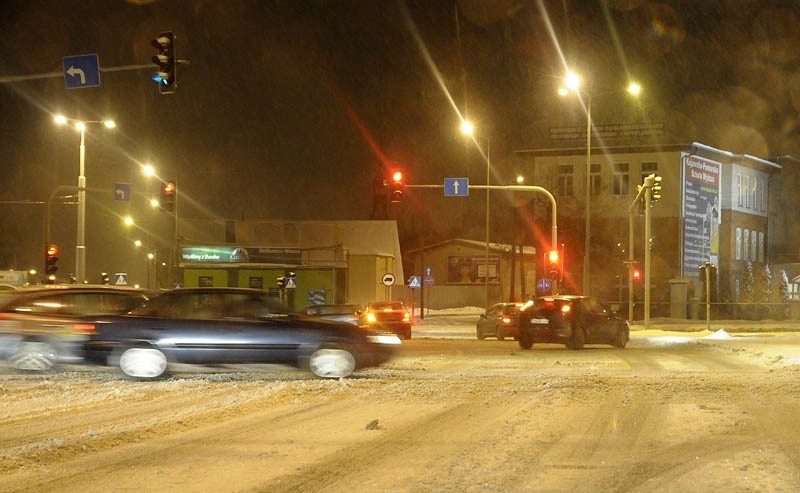 Na drogach w Kujawsko-Pomorskiem śnieżnie i ślisko [zdjęcia]