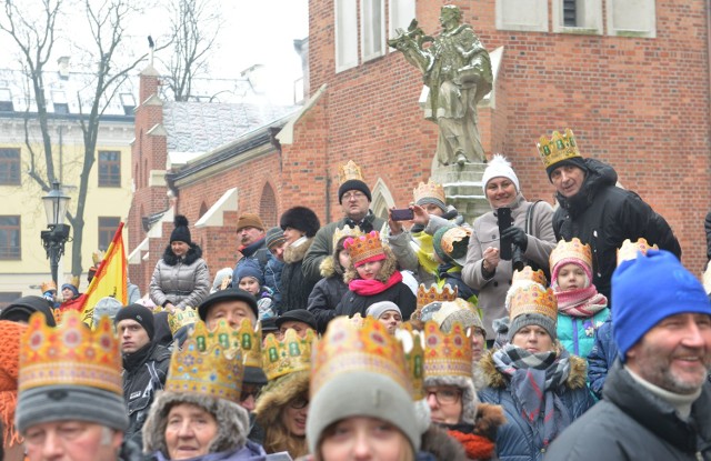 Kilka tysięcy mieszkańców Radomia wzięło udział w Orszaku Trzech Króli. Były śpiewy, inscenizacje i oddanie pokłonu Dzieciątku Jezus.