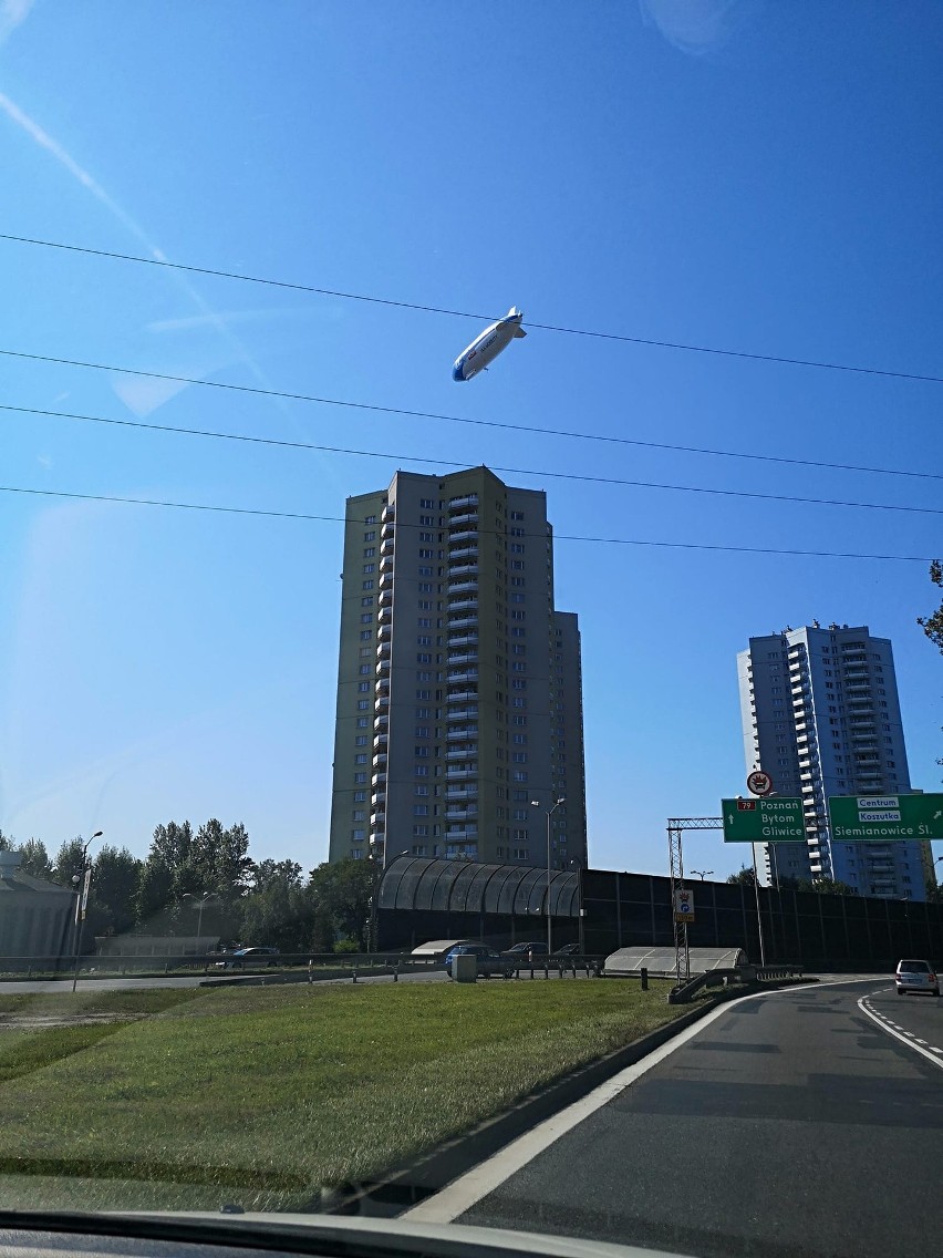 11 września sterowiec widziany był m.in. nad Katowicami,...