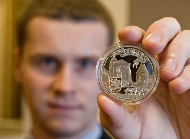 Tak wygląda srebrna moneta "Słupsk - miasto hanzeatyckie".