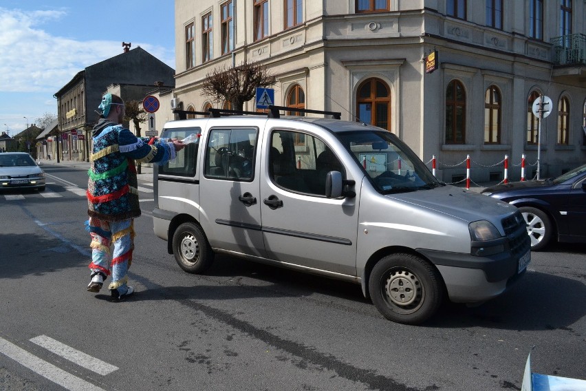 Wilamowskie śmiergusty 2014, czyli leją od samego rana