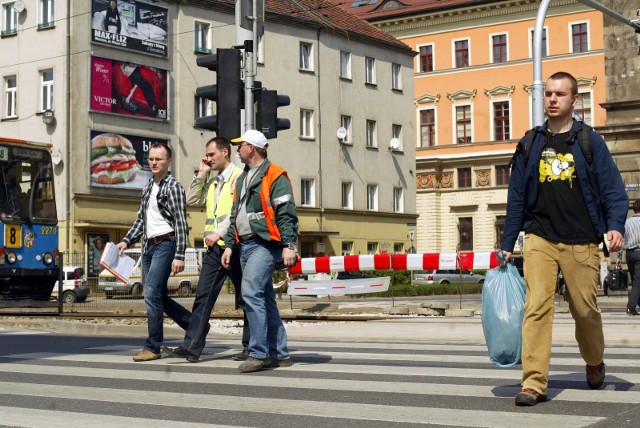 Pieszy będzie miał pierwszeństwo przed przejściem? Pomysł powraca. Teraz jako obietnica wyborcza