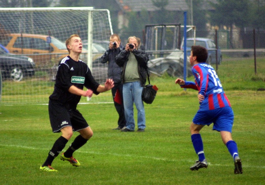 Lotnik Kryspinów - Iskra Klecza Dolna (29.10.2011 r).