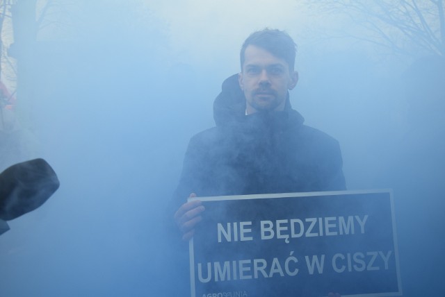 AgroUnia protestuje! Około 100 ciągników wyruszyło z Wróblewa do Łodzi