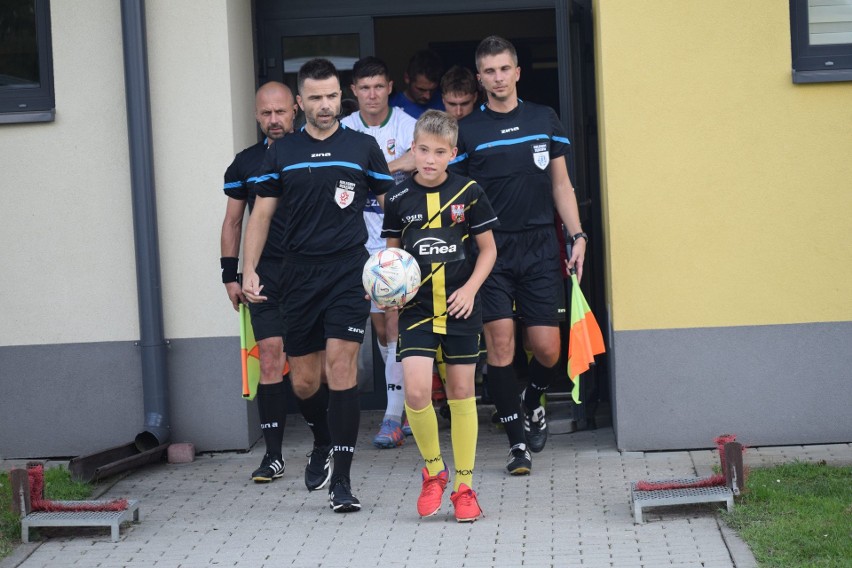 3. liga. Derbowy mecz Czarni Połaniec - Star Starachowice zakończył się remisem 1:1. Zobacz ciekawą galerię zdjęć
