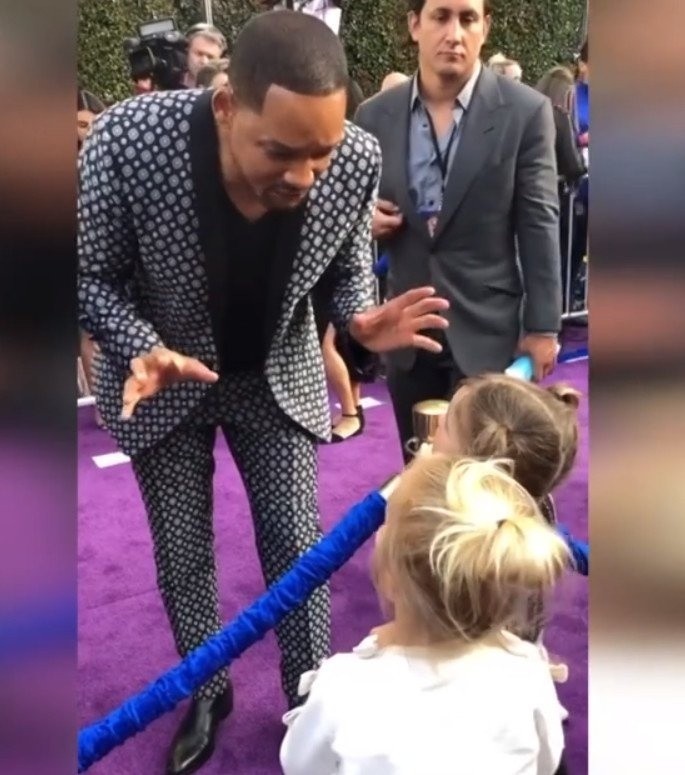 "Aladyn". Will Smith zagaduje dzieciaki na premierze nowej wersji kultowej baśni! Wideo robi furorę w sieci!