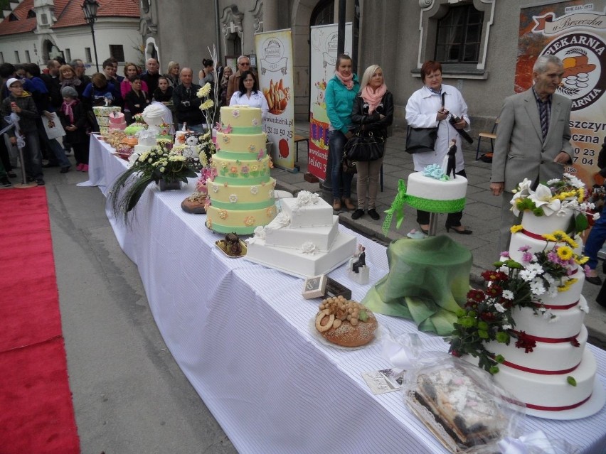 Pokaz mody ślubnej na rynku w Pszczynie [ZDJĘCIA]