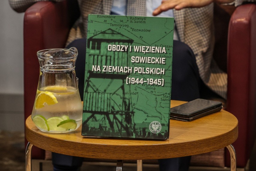 Promocja książki „Obozy i więzienia sowieckie na ziemiach polskich (1944–1945). Leksykon” wydanej przez IPN