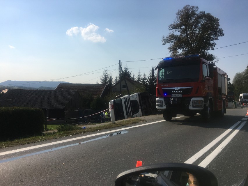 Na miejscu są już odpowiednie  służb, które oczyszczają...