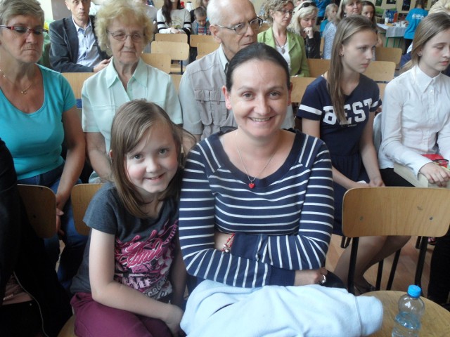 W Miejskim Gimnazjum nr 2 w Piekarach Śląskich 9 czerwca odbył się koncert charytatywny dla Natalii Flisek. Dziewczynka ma 10 lat. Jest ciężko chora na mukowiscydozę.