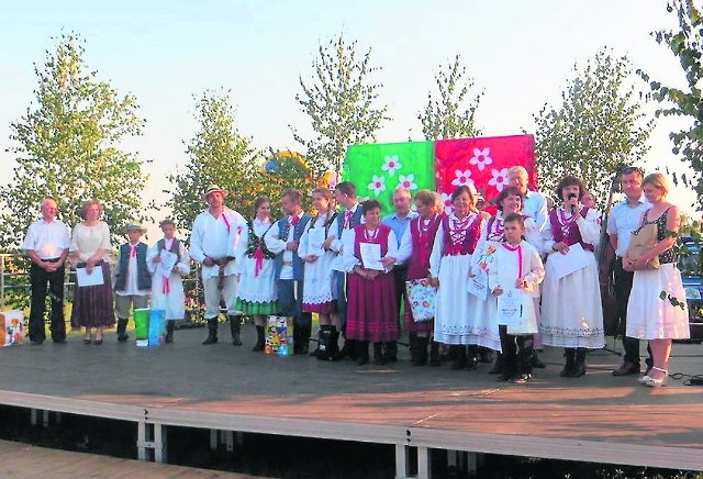 Na scenie zaprezentowały się zespoły taneczne kultywujące lasowiacką tradycję