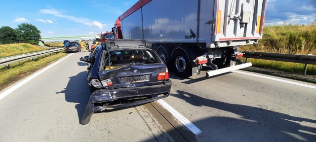 Wypadek na A4 pod Chojnowem. Spore utrudnienia w kierunku Wrocławia