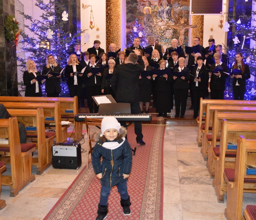 Ostrobramski chór wspaniale zaśpiewał w Ostojowie 