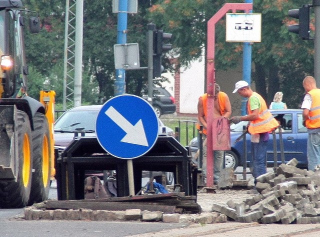 Roboty idą pełną parą na ul. Chełmińskiej, u zbiegu z Bydgoską i Drogą Łąkową.