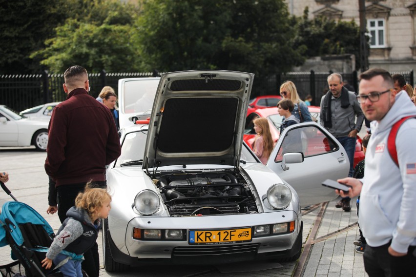Do Krakowa przyjechały legendarne modele Porsche [ZDJĘCIA]