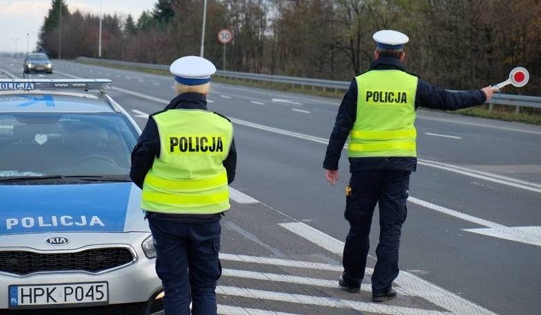 Kolizja ciężarówki z samochodem osobowym