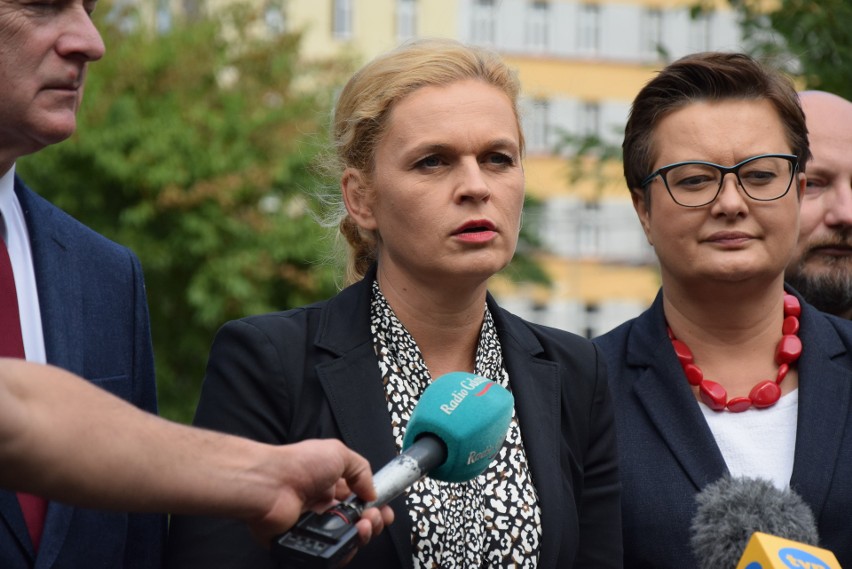 Politycy Koalicji Obywatelskiej i nauczyciele w Gdyni apelowali do ministerstwa edukacji o m.in. darmowe szczepienia dla pracowników oświaty