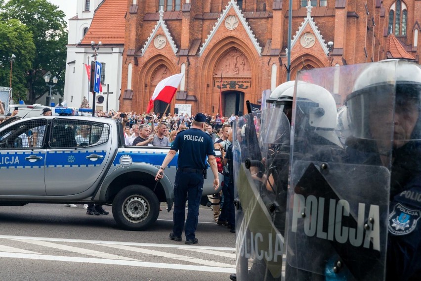 Białystok. Nie będzie śledztwa przeciwko podlaskiemu marszałkowi w związku z marszem równości. Taka jest decyzja sądu