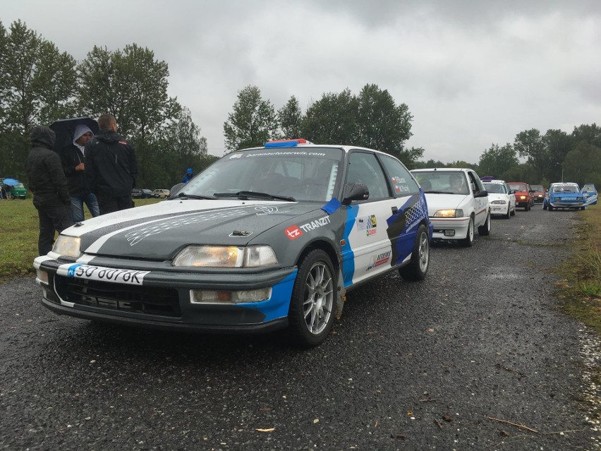 Klasyczny Sprint zabytkowych samochodów w Bieruniu.